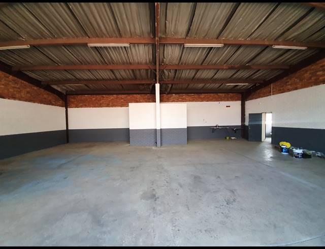 250M² WAREHOUSE TO LET IN ALRODE SOUTH